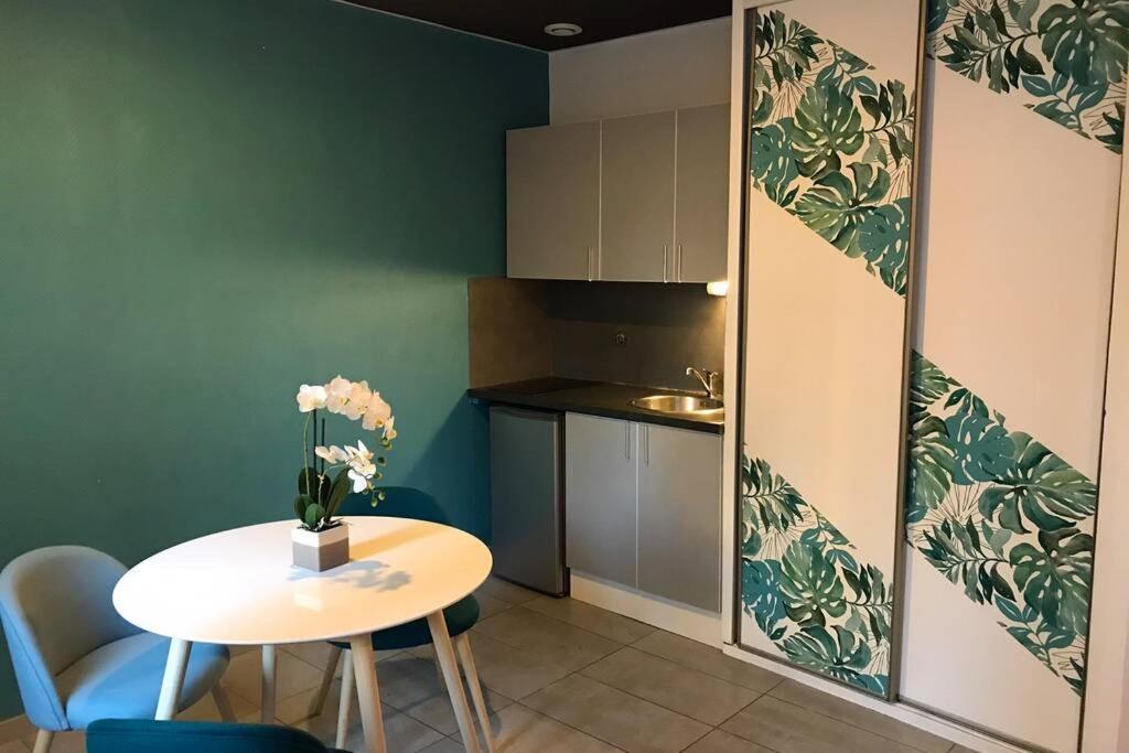 Studio Cocooning A 50 M Du Port, Classe 1 Etoile Cassis Bagian luar foto