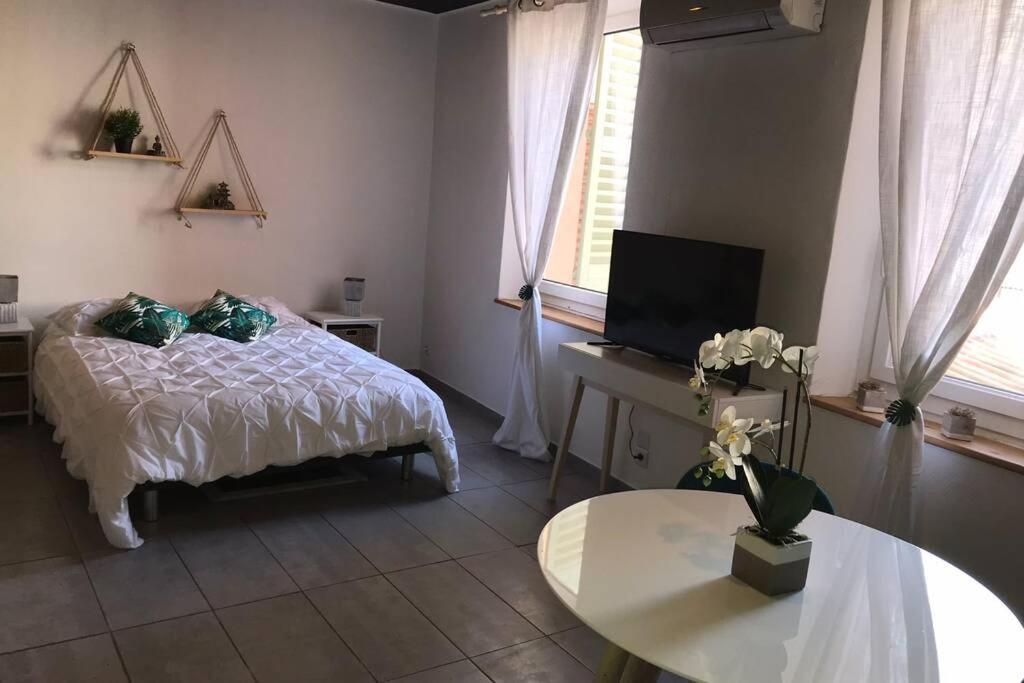 Studio Cocooning A 50 M Du Port, Classe 1 Etoile Cassis Bagian luar foto